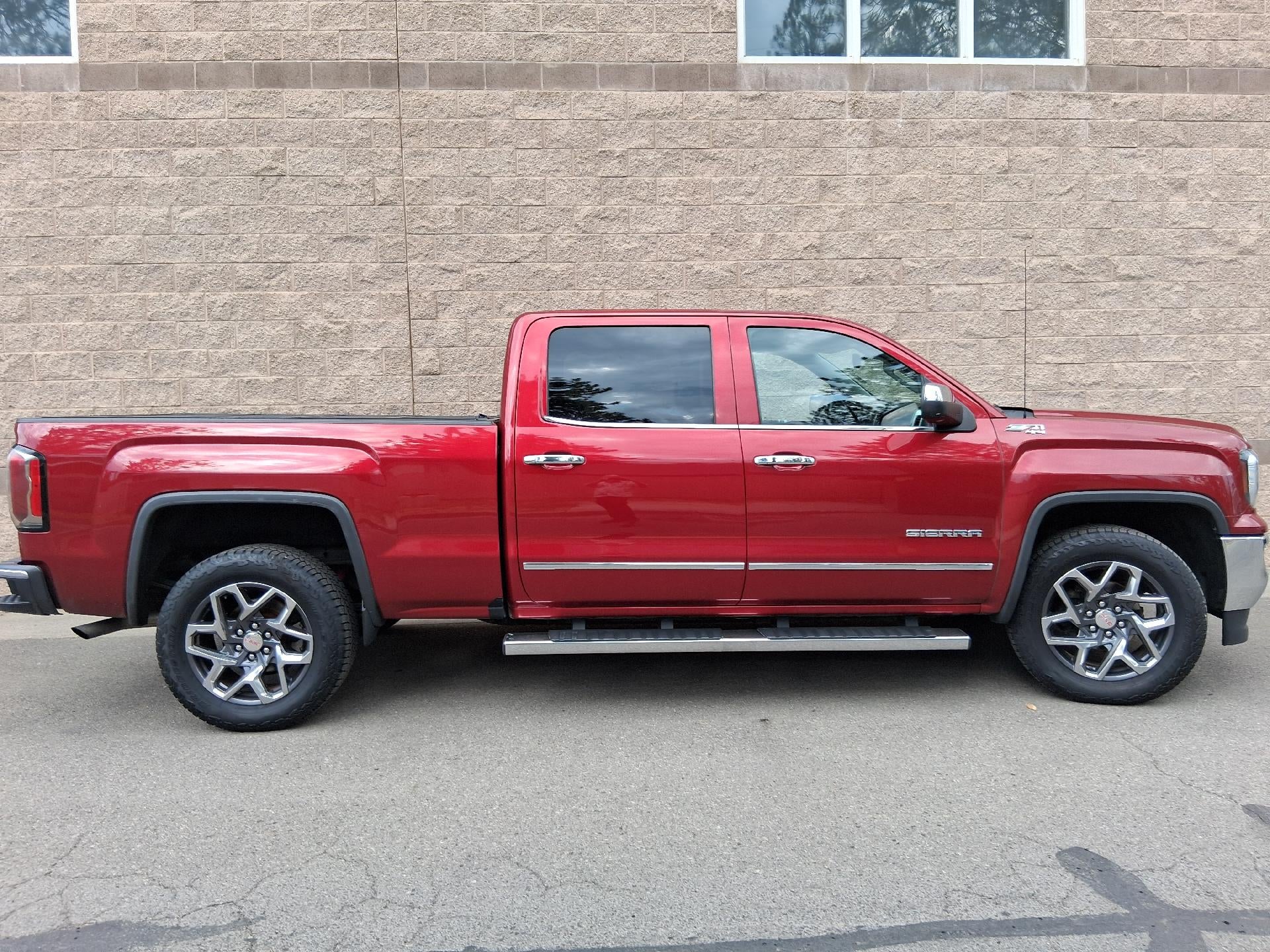 2018 GMC Sierra 1500 Memory Leather Heated and Cooled Seat, Navigation, Climate Control