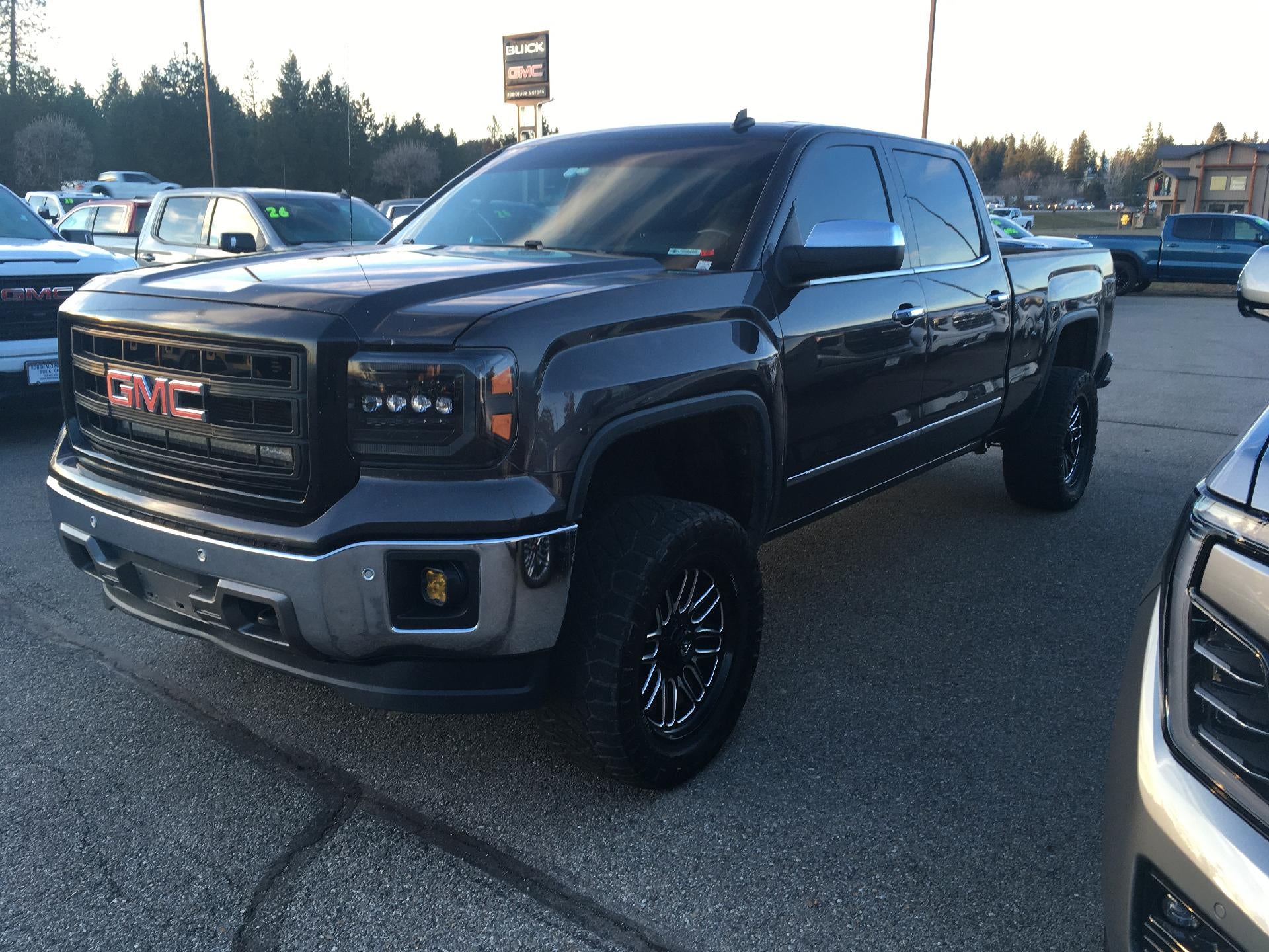 2014 GMC Sierra 1500 Heated and Cooled Seats, Max Trailering Package, Cruise Control