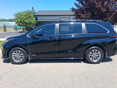 2021 Toyota Sienna Power Seat, Back Up Camera, Cruise Control, Keyless Entry
