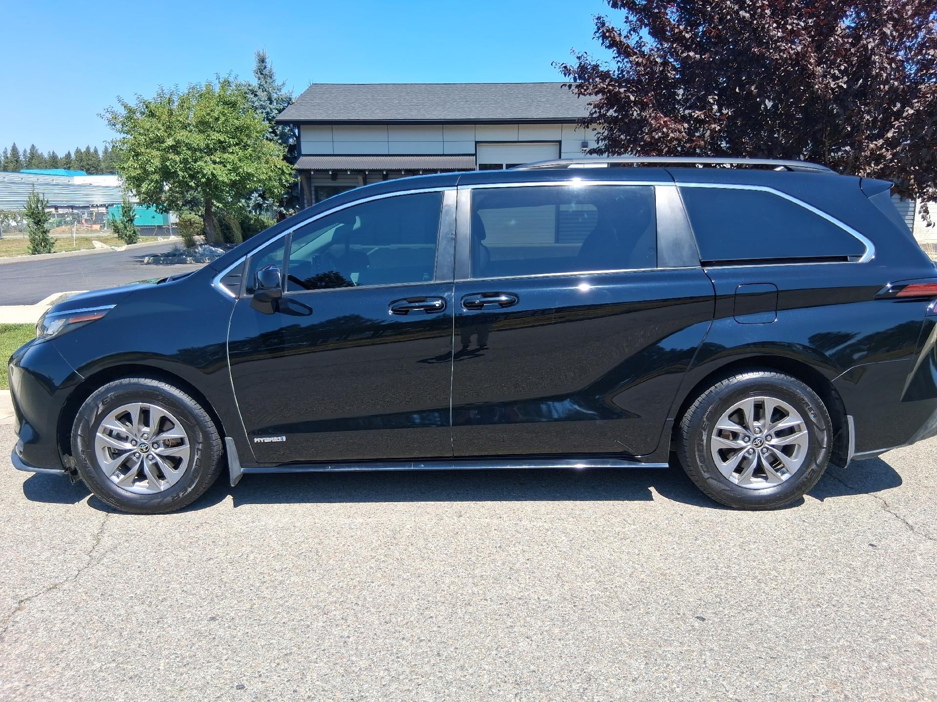 2021 Toyota Sienna Power Seat, Back Up Camera, Cruise Control, Keyless Entry