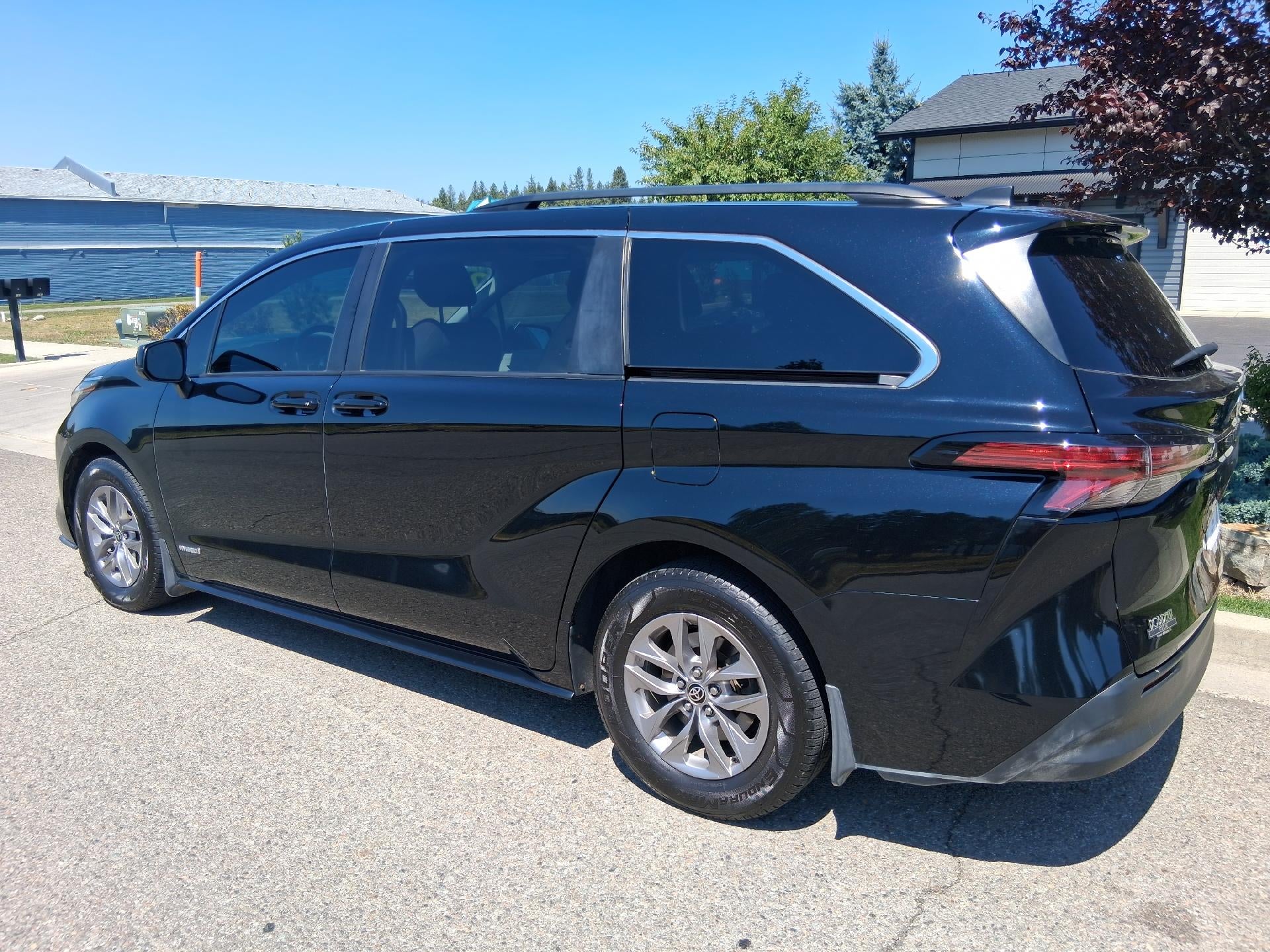 2021 Toyota Sienna Power Seat, Back Up Camera, Cruise Control, Keyless Entry
