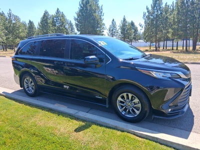 2021 Toyota Sienna Power Seat, Back Up Camera, Cruise Control, Keyless Entry