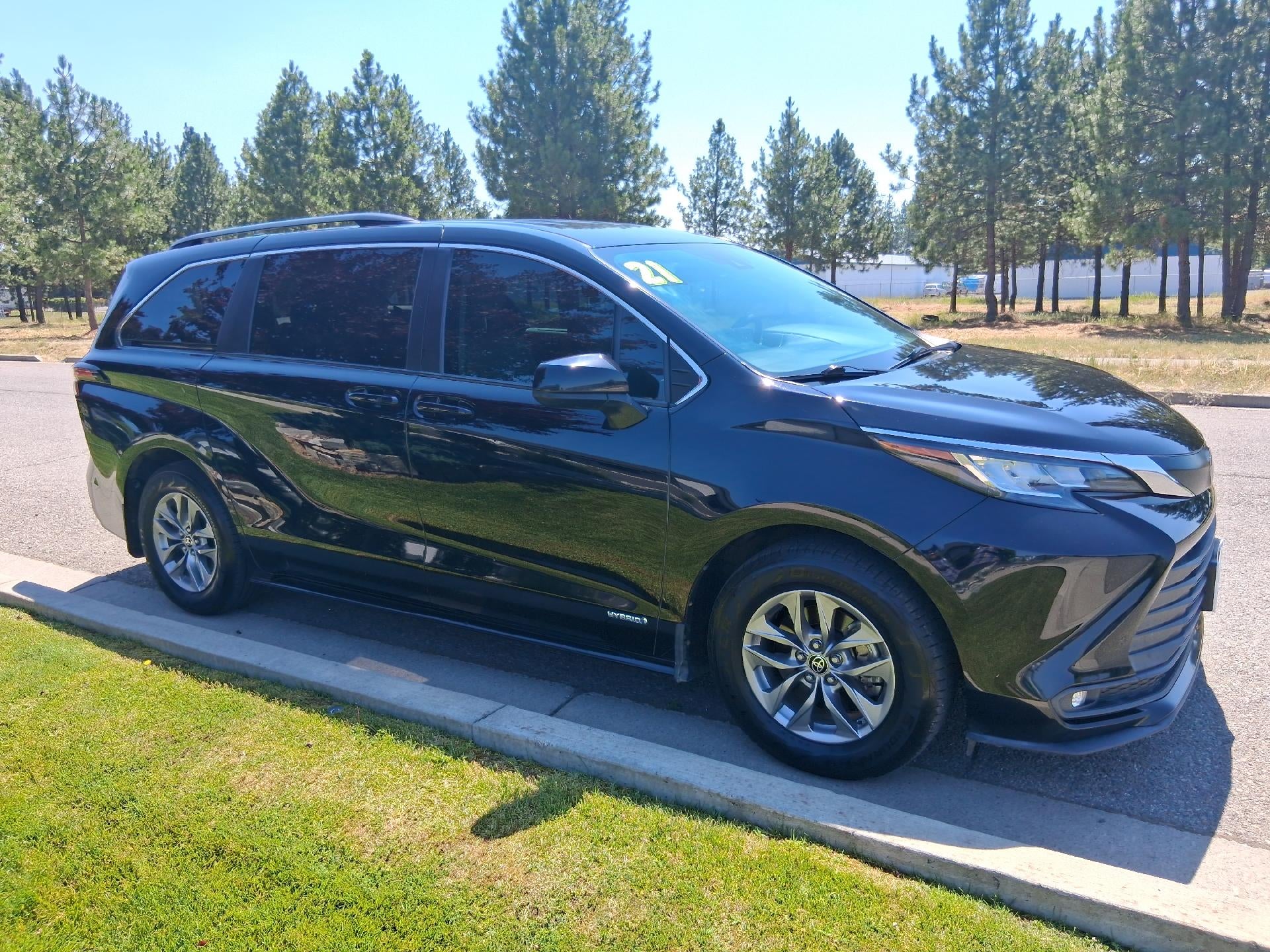 2021 Toyota Sienna Power Seat, Back Up Camera, Cruise Control, Keyless Entry