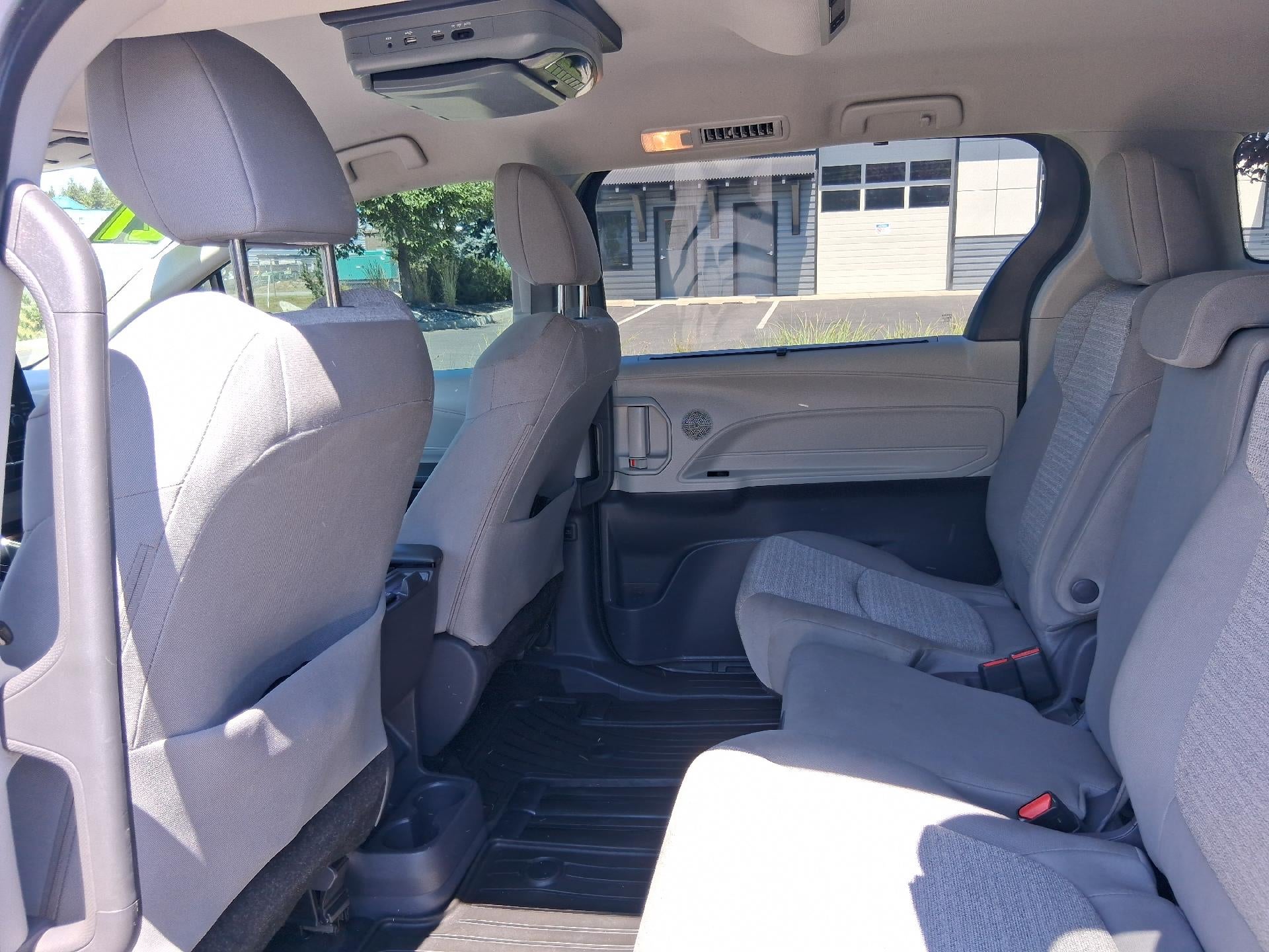 2021 Toyota Sienna Power Seat, Back Up Camera, Cruise Control, Keyless Entry