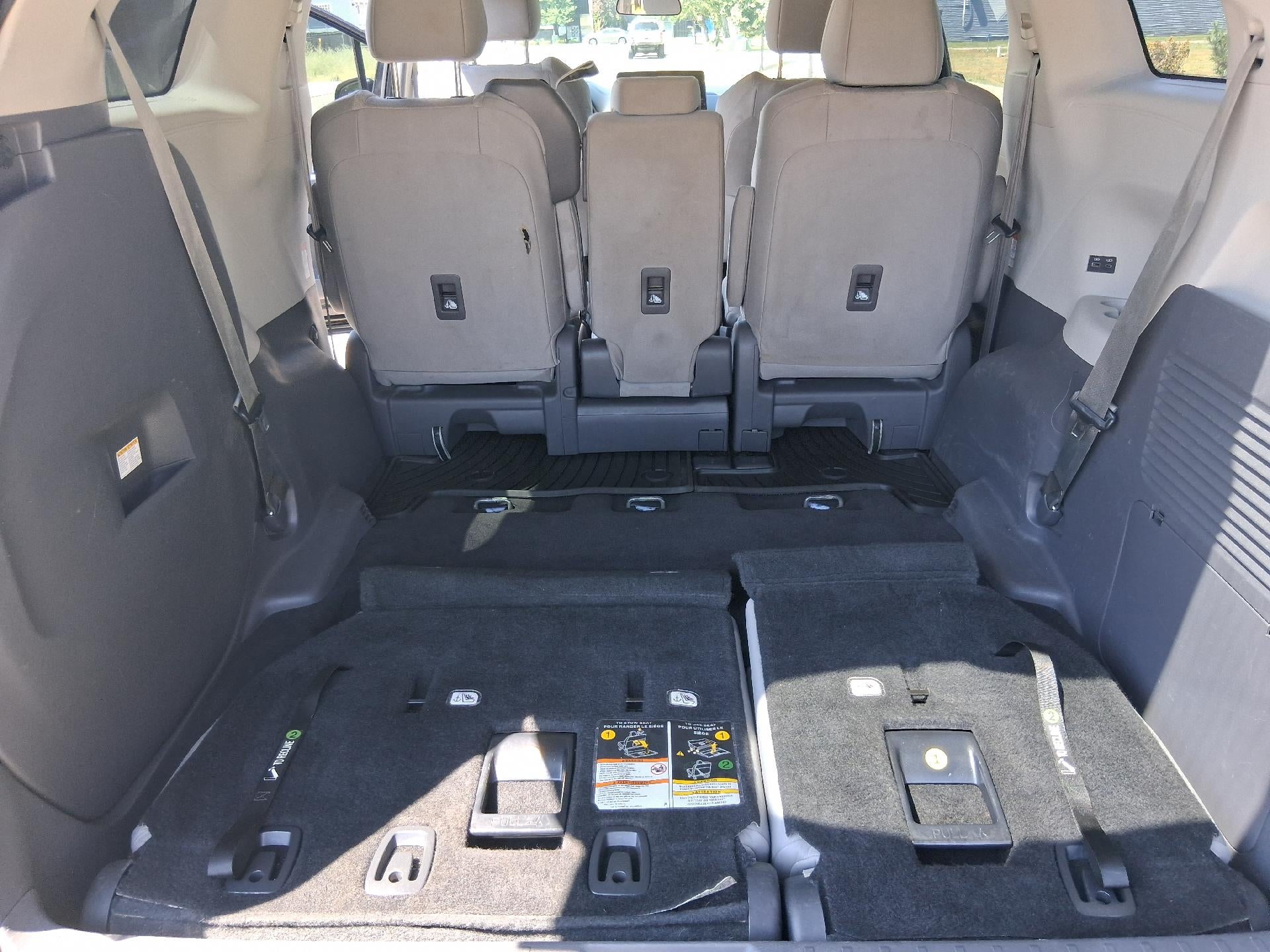 2021 Toyota Sienna Power Seat, Back Up Camera, Cruise Control, Keyless Entry