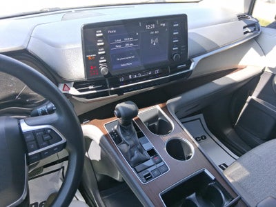 2021 Toyota Sienna Power Seat, Back Up Camera, Cruise Control, Keyless Entry
