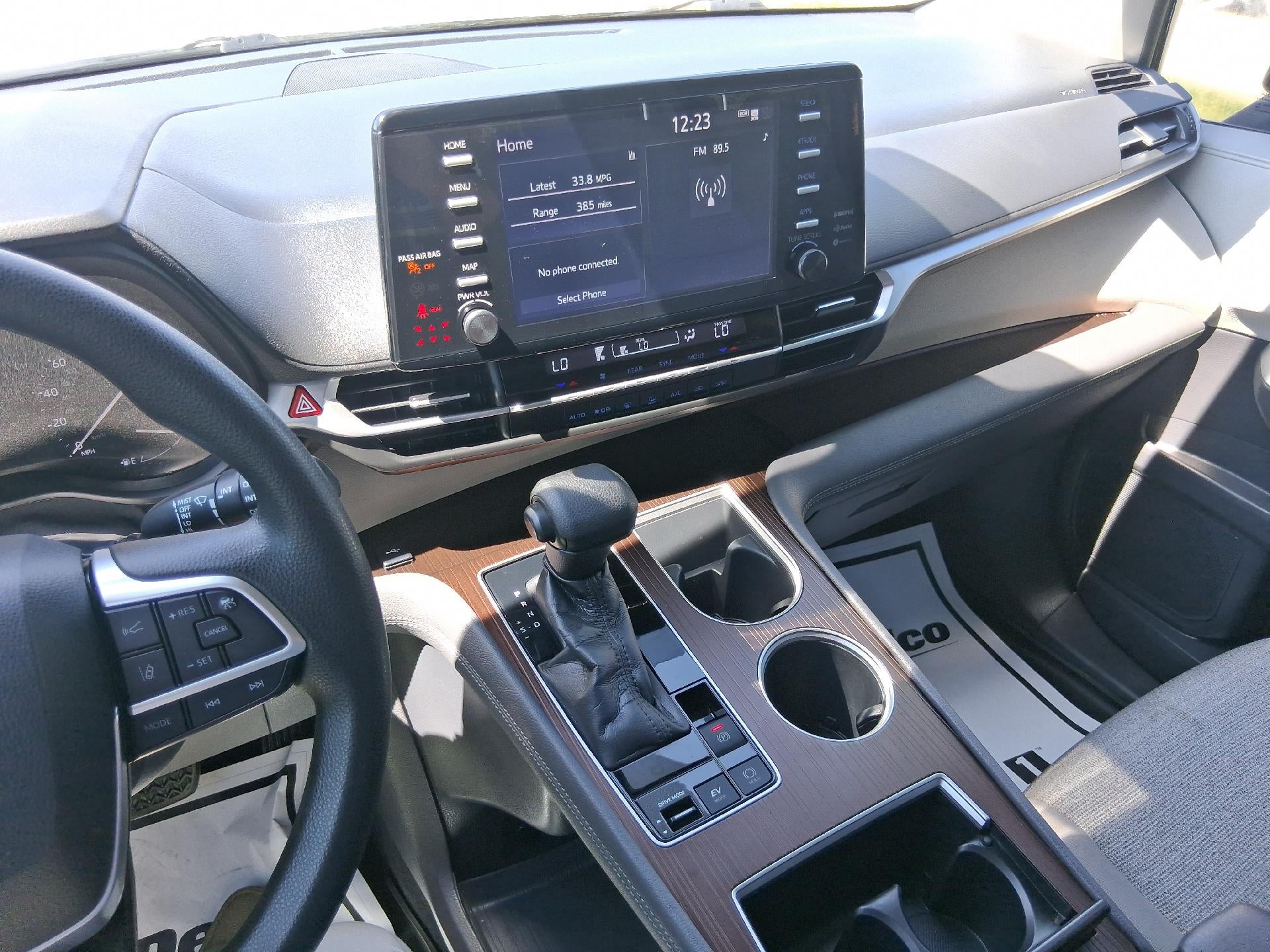 2021 Toyota Sienna Power Seat, Back Up Camera, Cruise Control, Keyless Entry