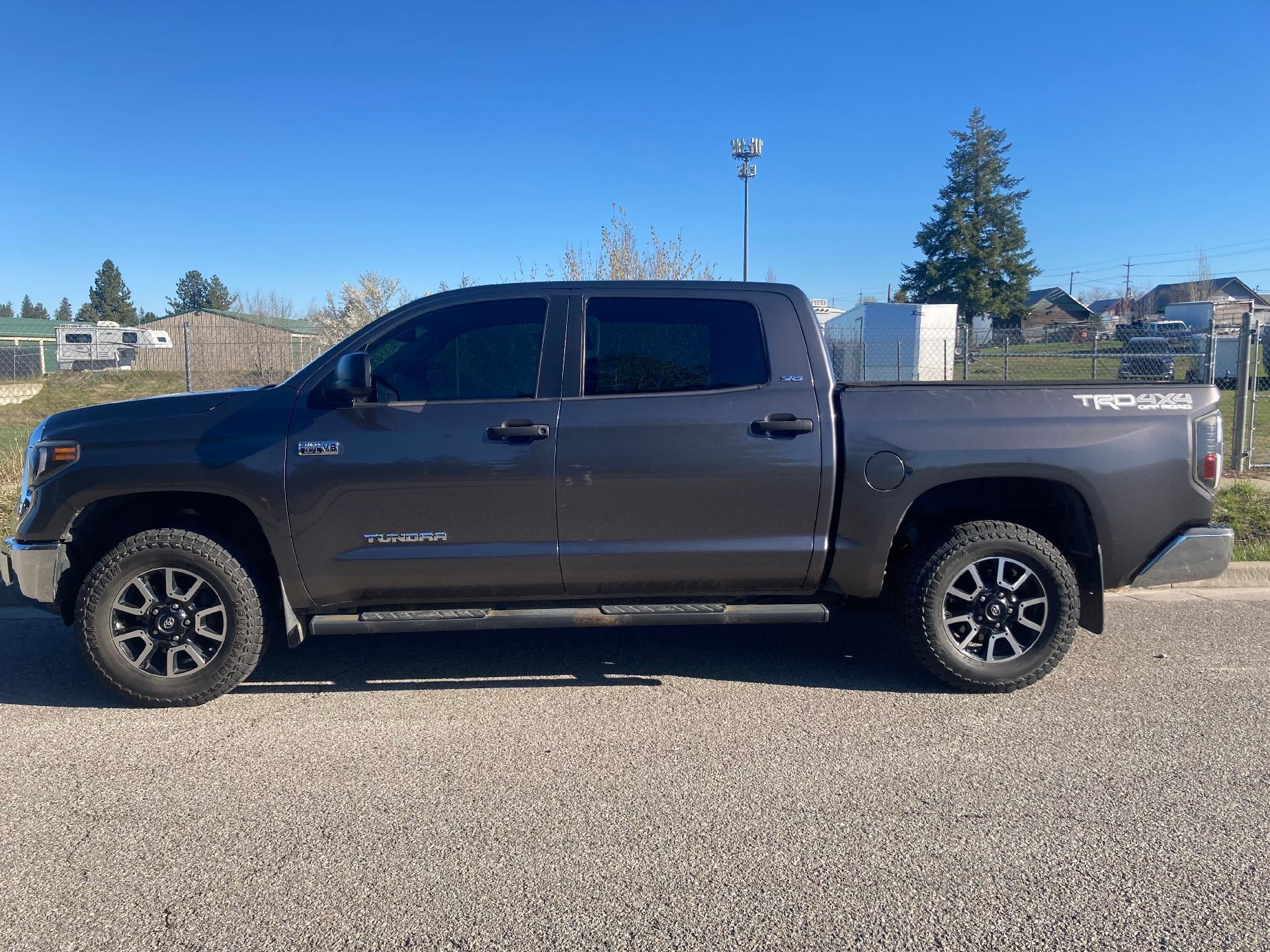 2015 Toyota Tundra 4WD Truck SR5, Cruise Control, Keyless Entry, Back Up Camera, Tonneau Cover