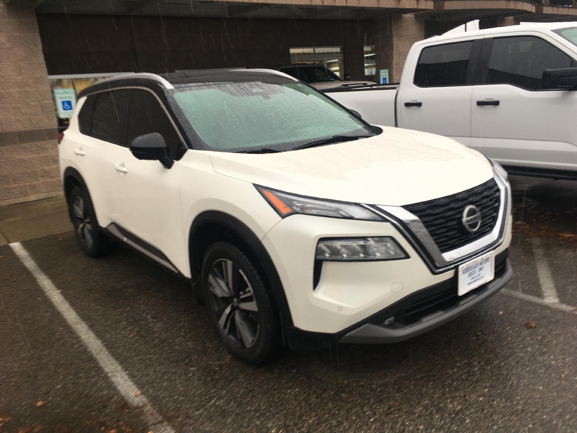 2021 Nissan Rogue Power Lumbar Memory Seat, Sunroof, Back Up Camera