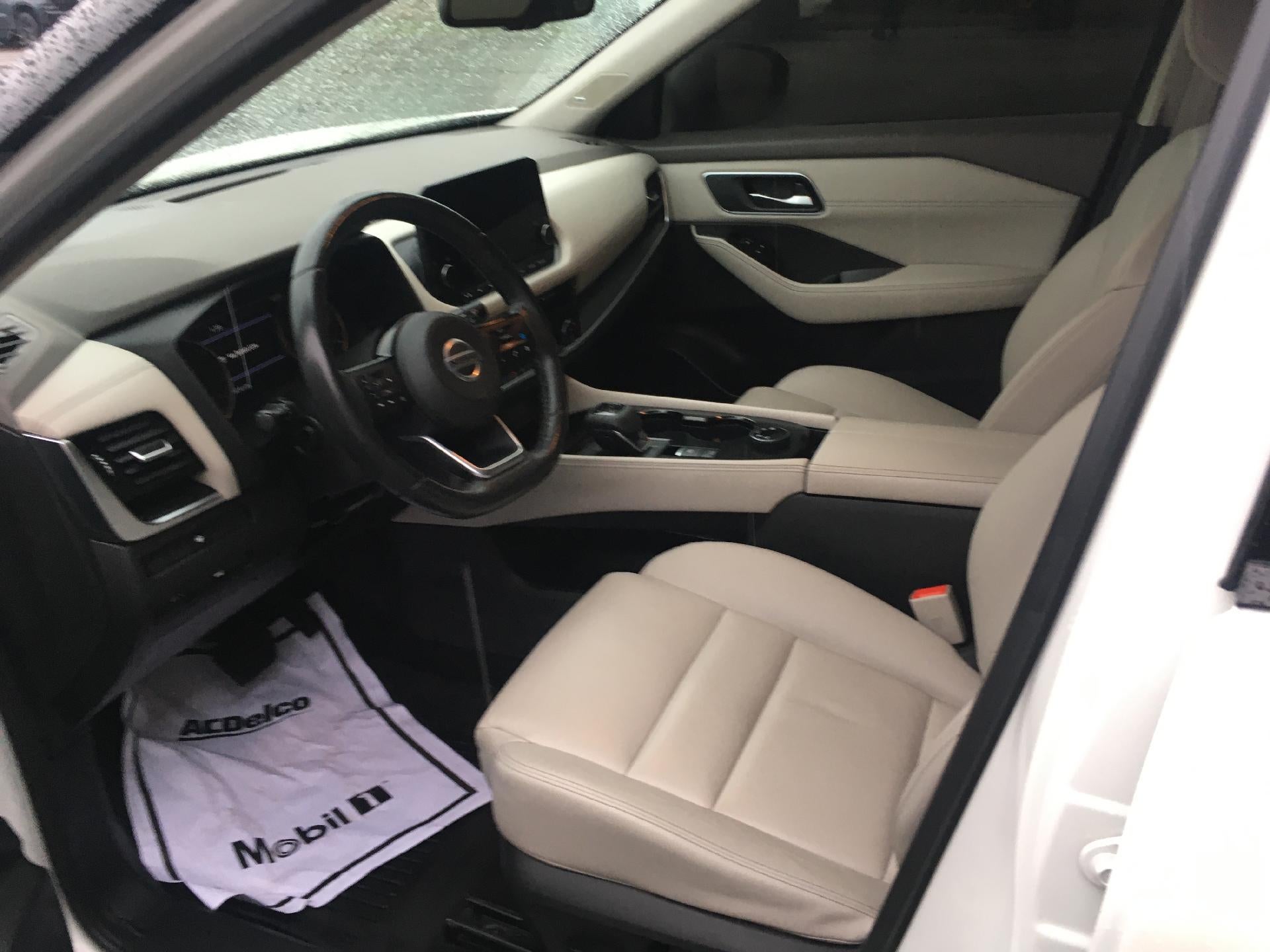 2021 Nissan Rogue Power Lumbar Memory Seat, Sunroof, Back Up Camera
