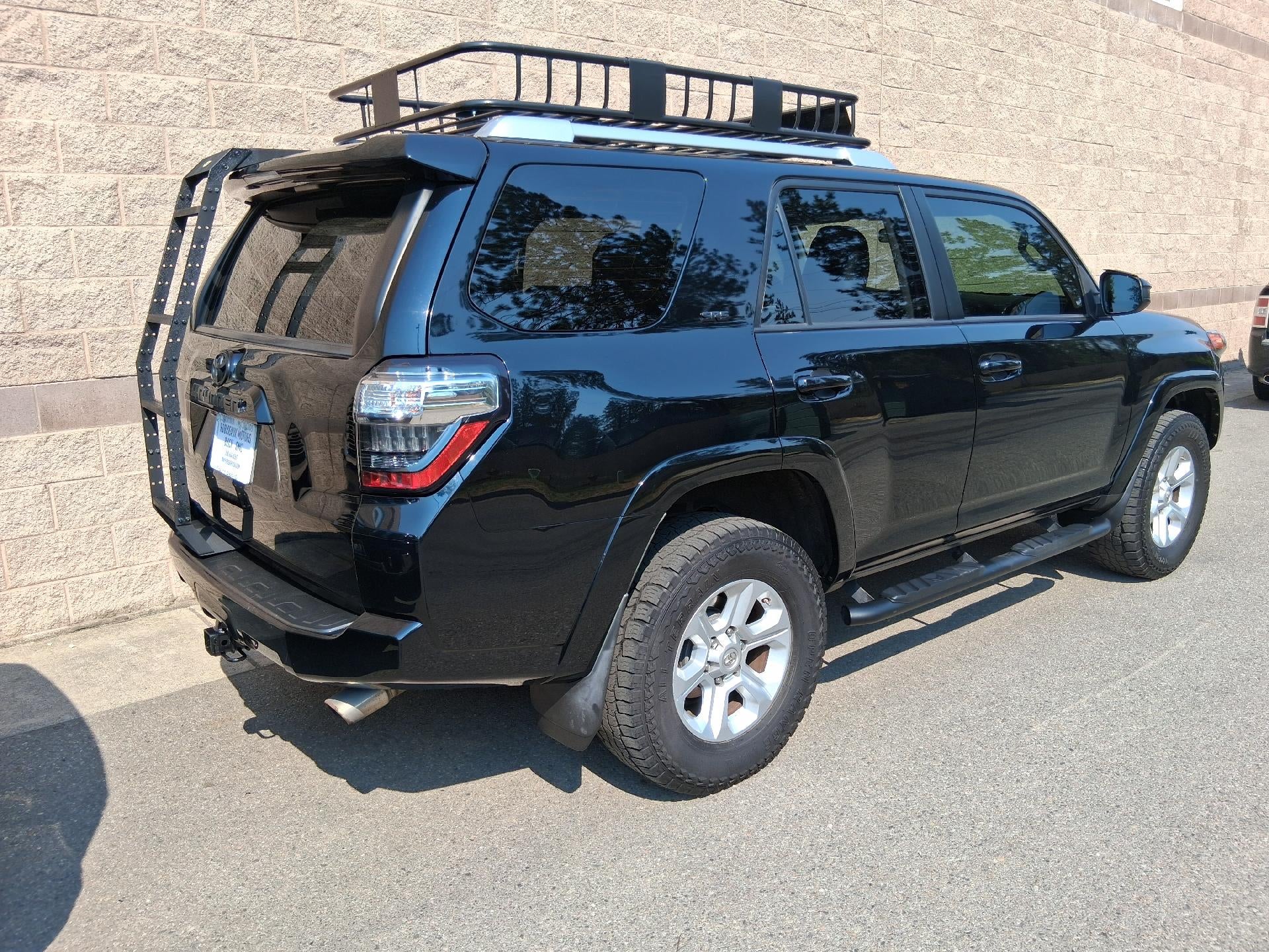 2018 Toyota 4Runner Power Lumbar Seat, Keyless Entry, Back Up Camera, Navigation