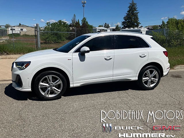 2020 Audi Q3 Leather Power Lumbar Seat, Keyless Entry, Back Up Camera