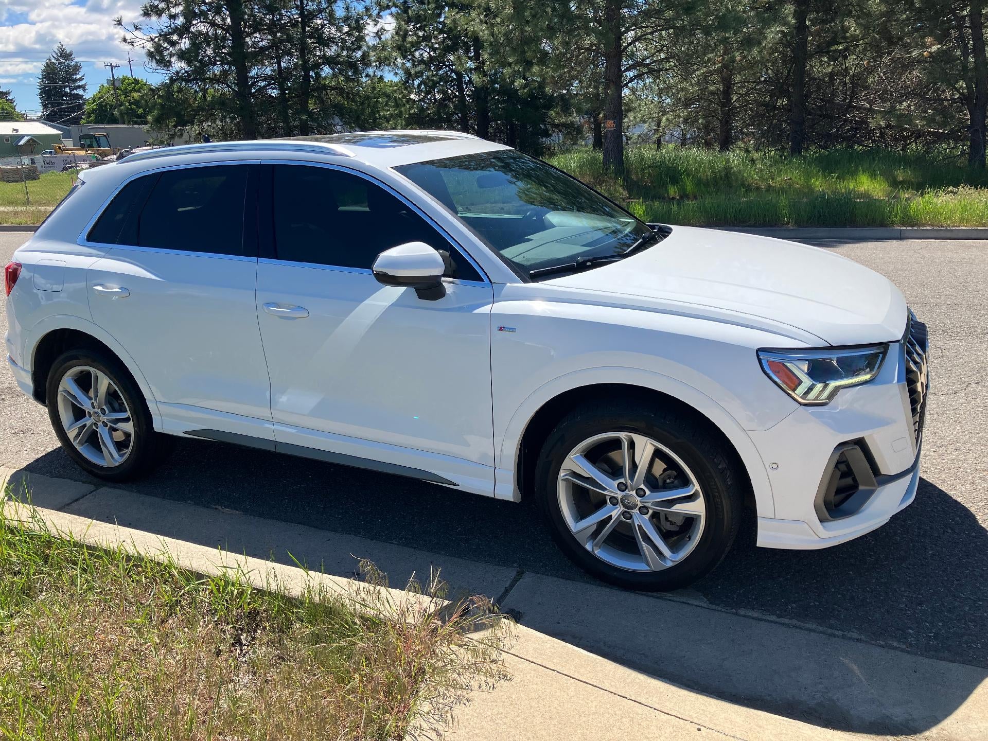 2020 Audi Q3 Leather Power Lumbar Seat, Keyless Entry, Back Up Camera